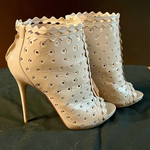Alexander McQueen High Heels (Beige) - Picture 2 of 5